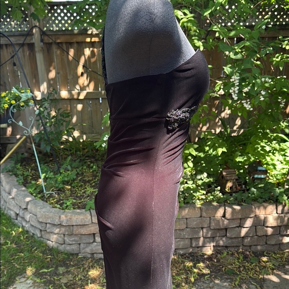 Elegant Black Velvet and Beaded One-Shoulder Evening Gown. Worn Once. Size 6 - Picture 5 of 10